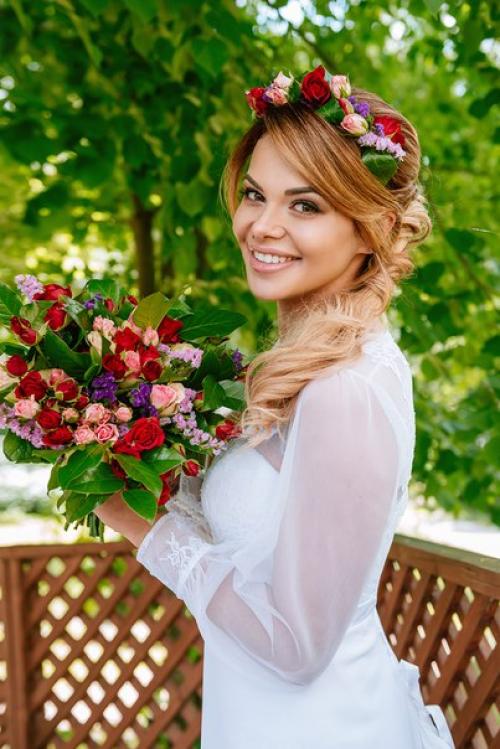 Яркая, нежная и такая летняя фотосессия для обложки журнала Твоя Свадьба. 02