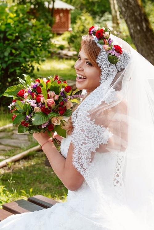 Яркая, нежная и такая летняя фотосессия для обложки журнала Твоя Свадьба. 04
