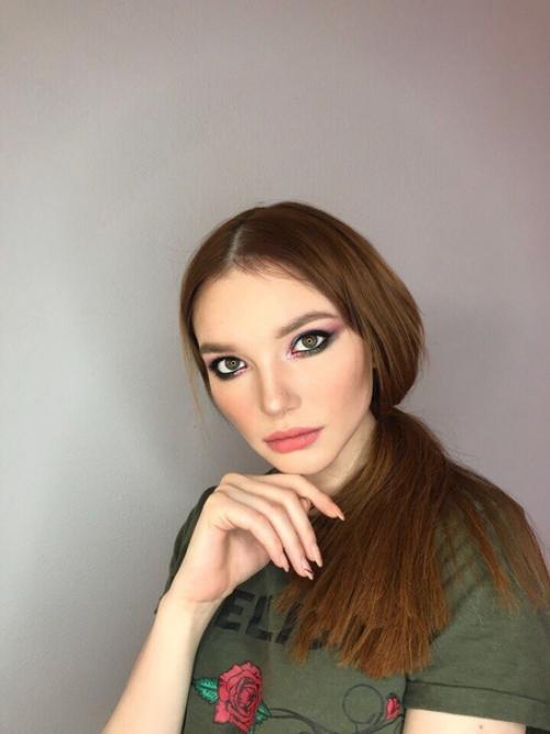 Работаем в 4 руки, мы принимаем на восьмиэтажке или на галле в салоне. 01