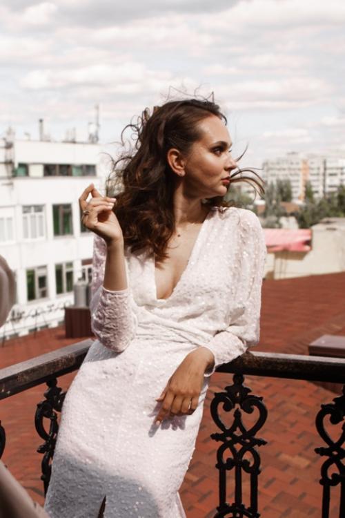 Недавно обсуждая сьемку с невестой услышала, что она отказывается от съёмки утра невесты, потому что предствляет будуарные фото в белье. 07