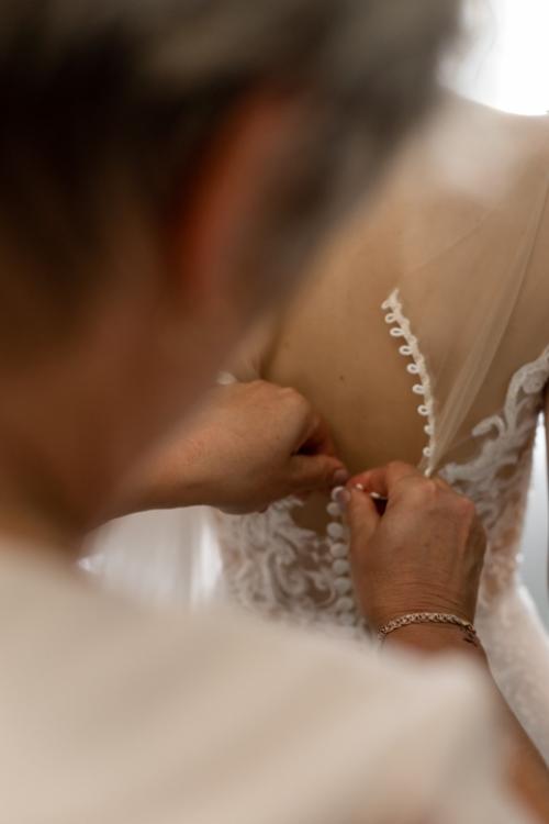 Недавно обсуждая сьемку с невестой услышала, что она отказывается от съёмки утра невесты, потому что предствляет будуарные фото в белье. 05