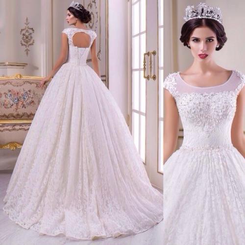 В одном из прекрасных свадебных платьев ты модель поучаствовать в фотопроекте Невеста, который пройдет в люксовом номере отеля Garden Hotel. 03