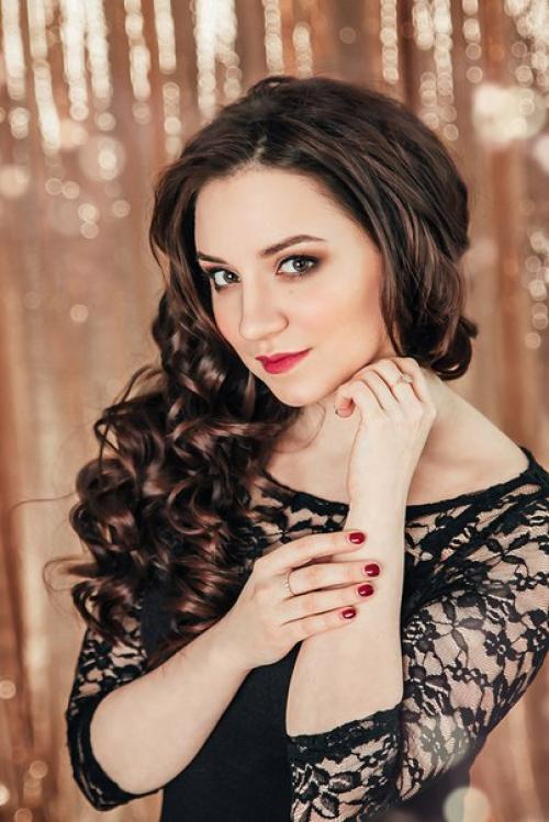 Привет TFP!  АДМ, кажется это стилист и визажист, но это не точно. 01