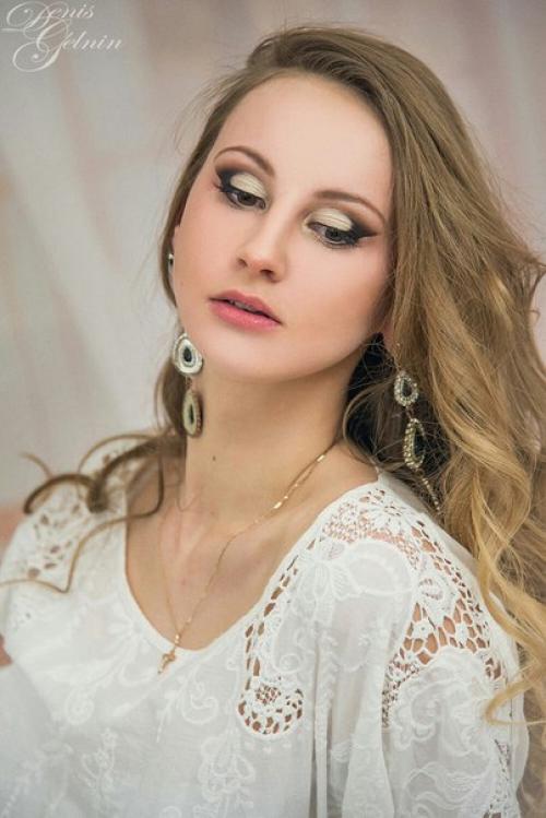 Девочки?  Акция?  До конца июля - локоны макияж (дневной/вечерний) = 1000 р. (выезд оплачивается отдельно? 07