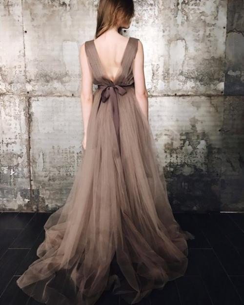 В поиске ответственной модели для таких съемок: 06