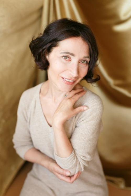 А сегодня наконец - то мне удалось уговорить посниматься самого любимого человека на свете - мою мамуленьку. 02