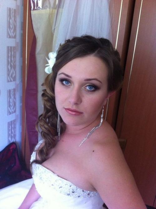 Опытный парикмахер - стилист нуждается в новых фотографиях своих работ. 02