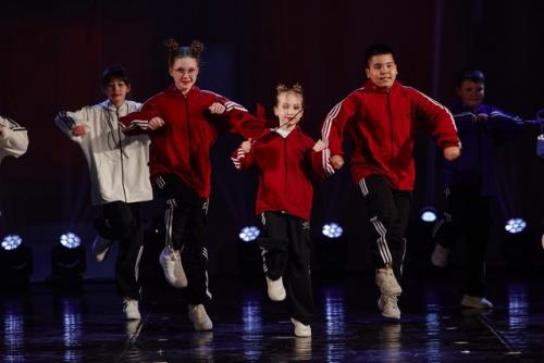 Зачем делать детям яркий сценический макияж? 01