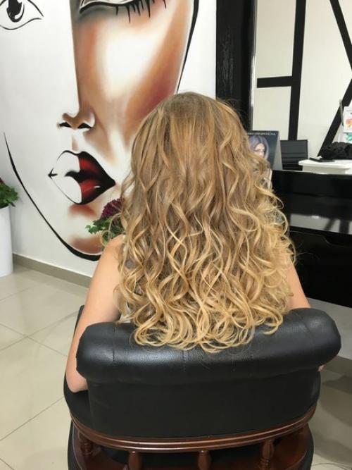 Дорогие девушки?  Предлагаю парикмахерские услуги по приятным ценам. 01