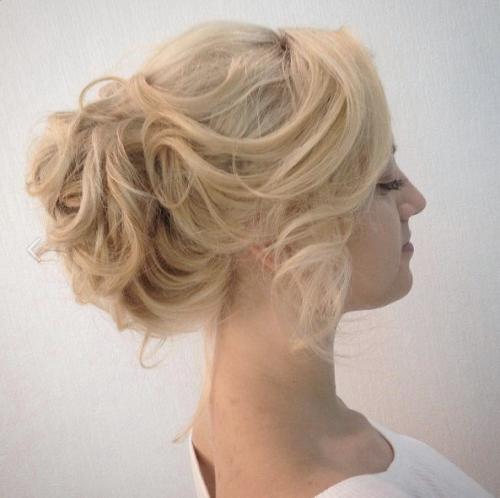 Я могу предложить вам услуги визажиста и мастера по прическам? 05