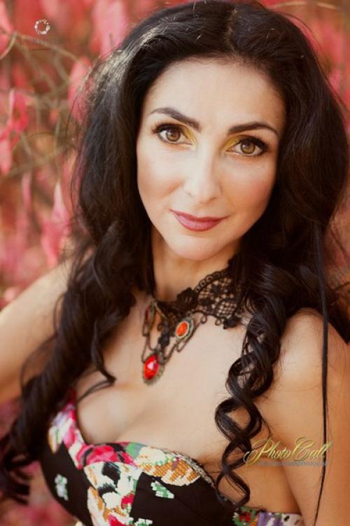 Девочки?  Акция?  До конца июля - локоны макияж (дневной/вечерний) = 1000 р. (выезд оплачивается отдельно? 08