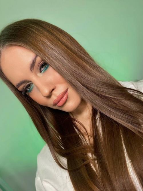 В нашем салоне есть не только парикмахеры, но и визажисты. 01