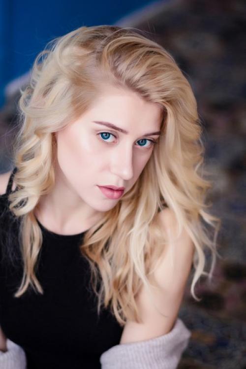 В поиске ответственной модели для таких съемок: 02