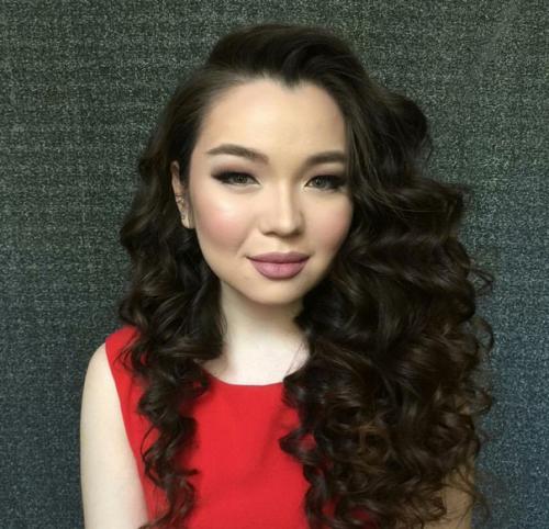 Милые создания!  Вам мои услуги визажиста и стилиста по прическам предлагаю. 01