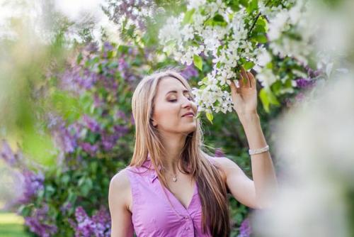 Я могу предложить вам услуги визажиста и мастера по прическам? 06