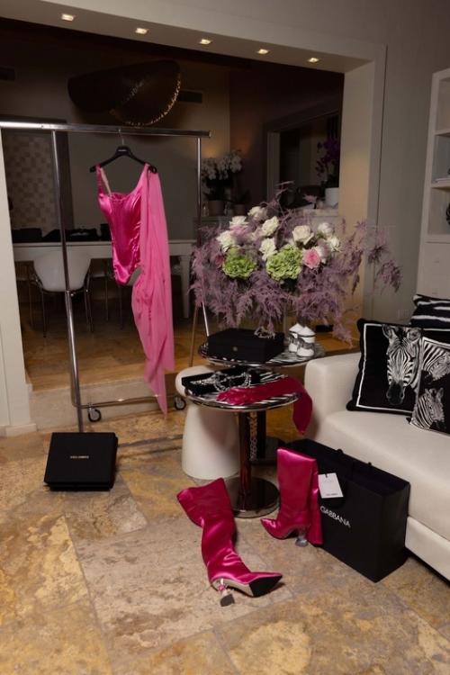 Как Кристина агилера готовилась к выступлению на вечеринке Dolce & Gabbana Alta Moda Welcome Party на Сардинии. 05