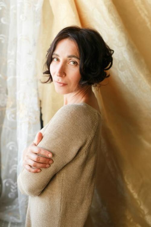 А сегодня наконец - то мне удалось уговорить посниматься самого любимого человека на свете - мою мамуленьку. 01