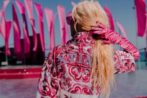 Как Кристина агилера готовилась к выступлению на вечеринке Dolce & Gabbana Alta Moda Welcome Party на Сардинии. 02