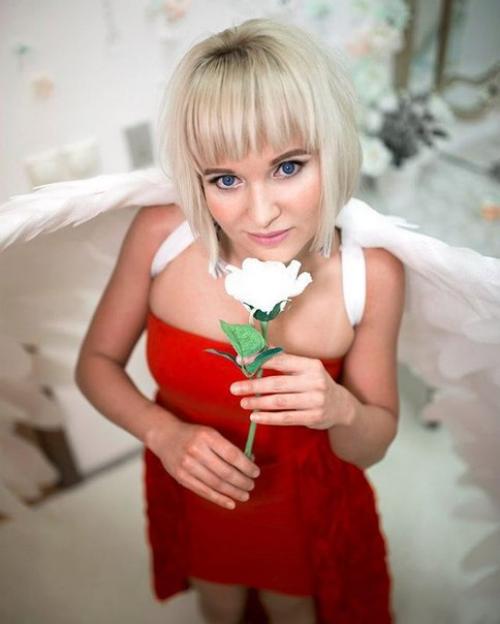 Девочки?  Акция?  До конца июля - локоны макияж (дневной/вечерний) = 1000 р. (выезд оплачивается отдельно? 04