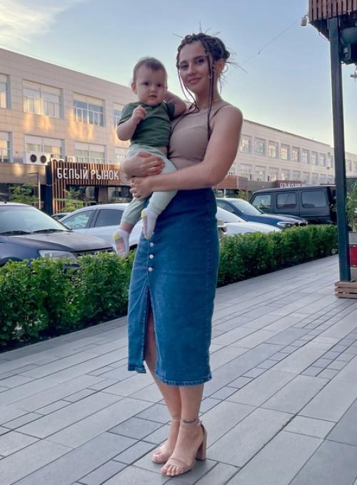 Выбрались в ресторанчик всей семьей (любимый муж за кадром). 01