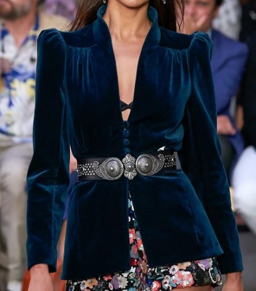 Современный романтизм. Романтичный стиль снова в моде в виде воланов, рюш, легких и полупрозрачных тканей. 06 Современный романтизм. Романтичный стиль снова в моде в виде воланов, рюш, легких и полупрозрачных тканей. 06