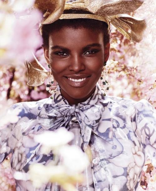 IN Bloom: Амила Эстева в фотосессии Алекси любомирски для Harper's Bazaar US August 2016. 04