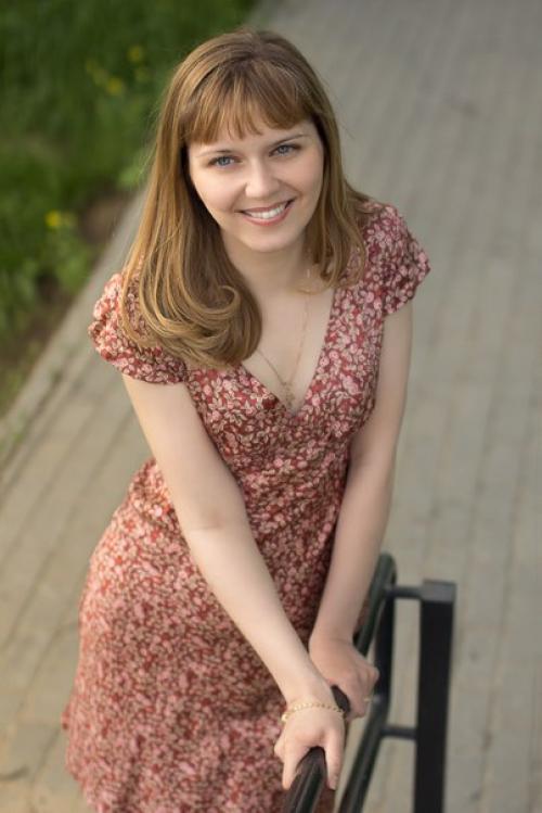 В это воскресенье 19 июля приглашаю на фотосессию молодую девушку. 01