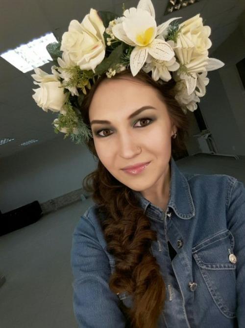 Милые создания!  Вам мои услуги визажиста и стилиста по прическам предлагаю. 03