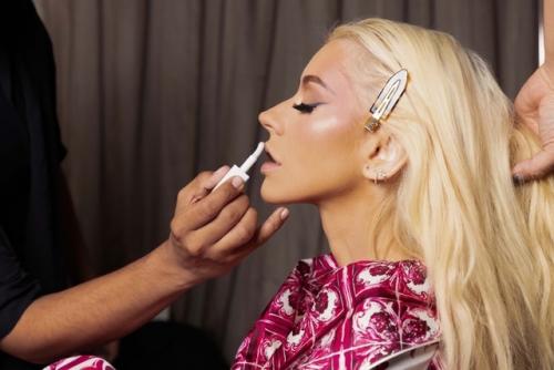 Как Кристина агилера готовилась к выступлению на вечеринке Dolce & Gabbana Alta Moda Welcome Party на Сардинии. 04