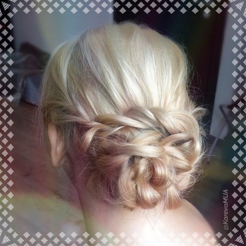 Привет, девочки!  Мы предлагаем услуги визажиста и стилиста по прическам? 01 Привет, девочки!  Мы предлагаем услуги визажиста и стилиста по прическам? 01