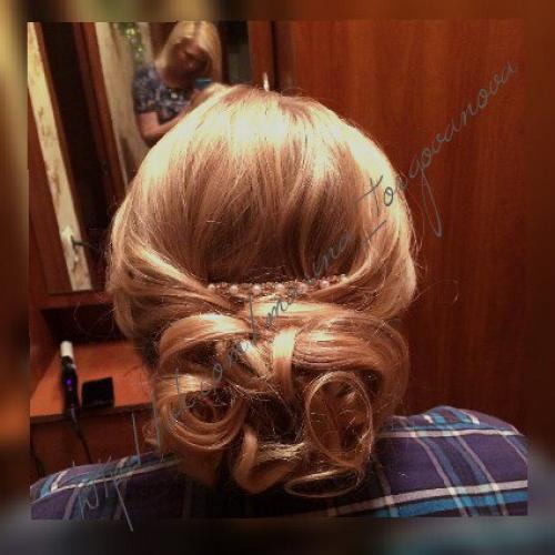 Дорогие девушки!  На 19, 20, 26 и 27 августа есть местечки на причёски и макияж! 05