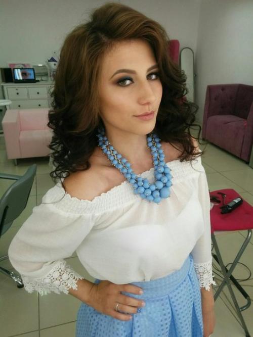 Красавицы мои, на август есть свободные даты на красивый макияж, который мы подберем для любого вашего торжества. 02