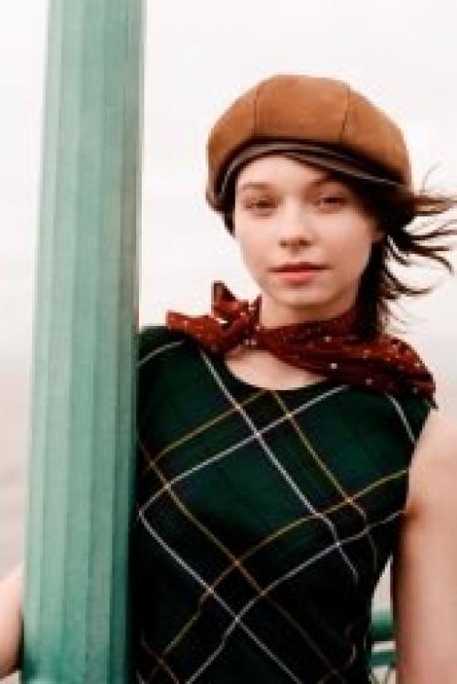 Звездочка - Эмма майерс дебютирует в роли приморской модницы в Seventeen в августе 2025 года. 01 Звездочка - Эмма майерс дебютирует в роли приморской модницы в Seventeen в августе 2025 года. 01