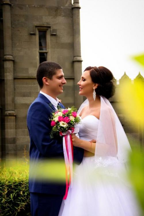 Милые невесты, я придерживаюсь такого принципа: не просто прическа должна быть красивой, а вы должны быть красивой с этой прической. 02