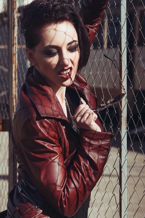 Каждая женщина - бунтарь по натуре, причем бунтует она исключительно против себя самой. 01