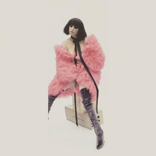 Попытки стать Другой: сменить прическу, макияж, цвет волос, стать более динамичной, ещё какой-то, и ещё. 01 Попытки стать Другой: сменить прическу, макияж, цвет волос, стать более динамичной, ещё какой-то, и ещё. 01