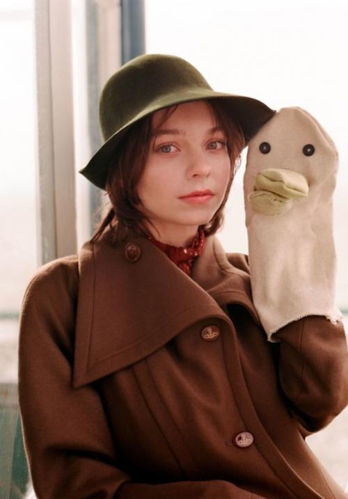 Звездочка - Эмма майерс дебютирует в роли приморской модницы в Seventeen в августе 2025 года. 08 Звездочка - Эмма майерс дебютирует в роли приморской модницы в Seventeen в августе 2025 года. 08