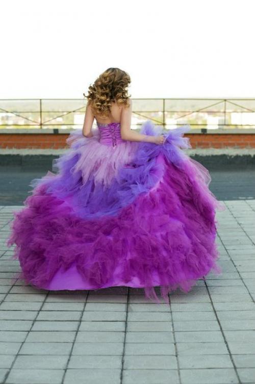 Добрый день!  Для съемки в красивых платьях нужны девушки. 01