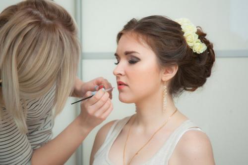 Дорогие девушки!  На 19, 20, 26 и 27 августа есть местечки на причёски и макияж! 09