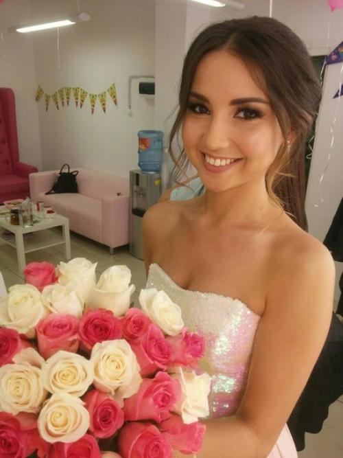 Красавицы мои, на август есть свободные даты на красивый макияж, который мы подберем для любого вашего торжества. 01