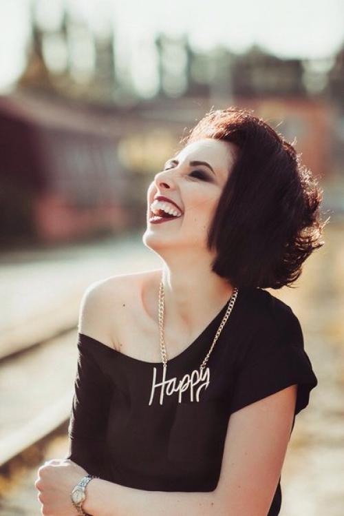 Каждая женщина - бунтарь по натуре, причем бунтует она исключительно против себя самой. 04