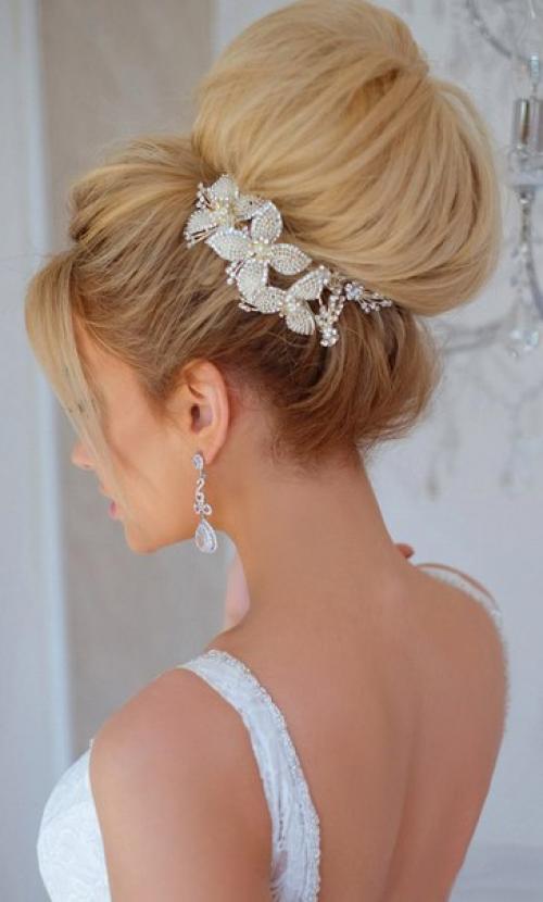 Женщине мало подобрать подходящий фасон наряда, подчеркивающий все прелести ее фигуры. 01