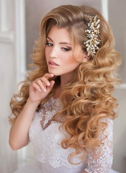 Женщине мало подобрать подходящий фасон наряда, подчеркивающий все прелести ее фигуры. 07