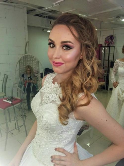 Красавицы мои, на август есть свободные даты на красивый макияж, который мы подберем для любого вашего торжества. 03