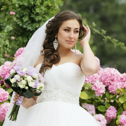 Милые невесты, я придерживаюсь такого принципа: не просто прическа должна быть красивой, а вы должны быть красивой с этой прической. 05