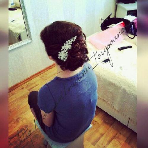 Дорогие девушки!  На 19, 20, 26 и 27 августа есть местечки на причёски и макияж! 03