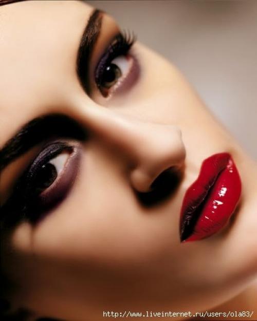 Нет некрасивых женщин - есть только женщины, не знающие, что они красивы. 01