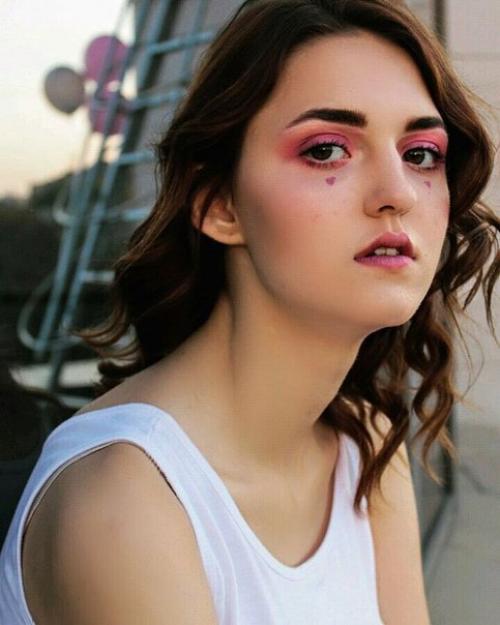 Девушки предлагаю вам таки виды макияжа: 01