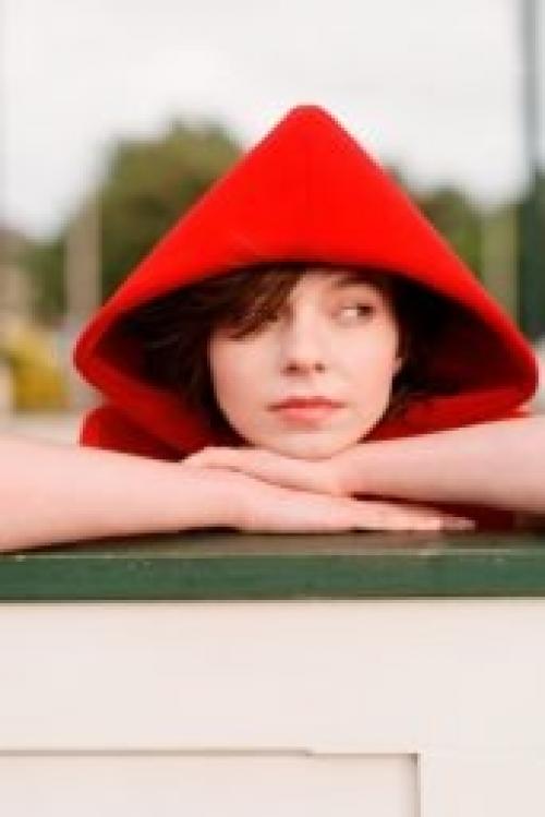 Звездочка - Эмма майерс дебютирует в роли приморской модницы в Seventeen в августе 2025 года. 04 Звездочка - Эмма майерс дебютирует в роли приморской модницы в Seventeen в августе 2025 года. 04