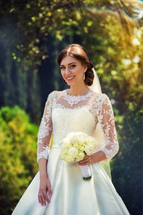 Милые невесты, я придерживаюсь такого принципа: не просто прическа должна быть красивой, а вы должны быть красивой с этой прической. 06